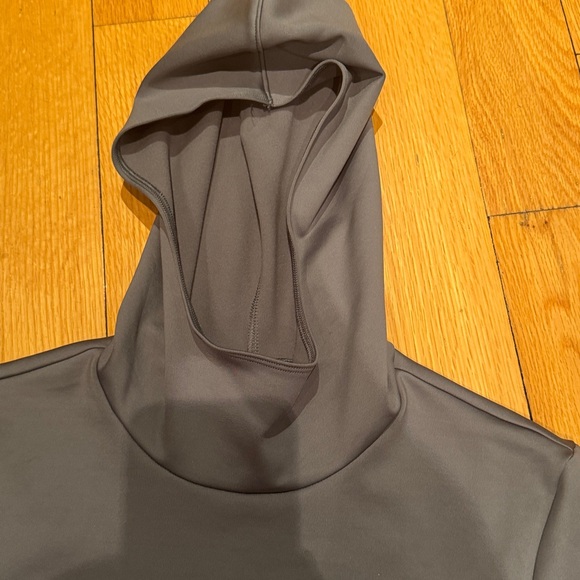 Alo Yoga Airlift Warm Hooded Runner in gray with a brushed interior for warmth. - Picture 3 of 6